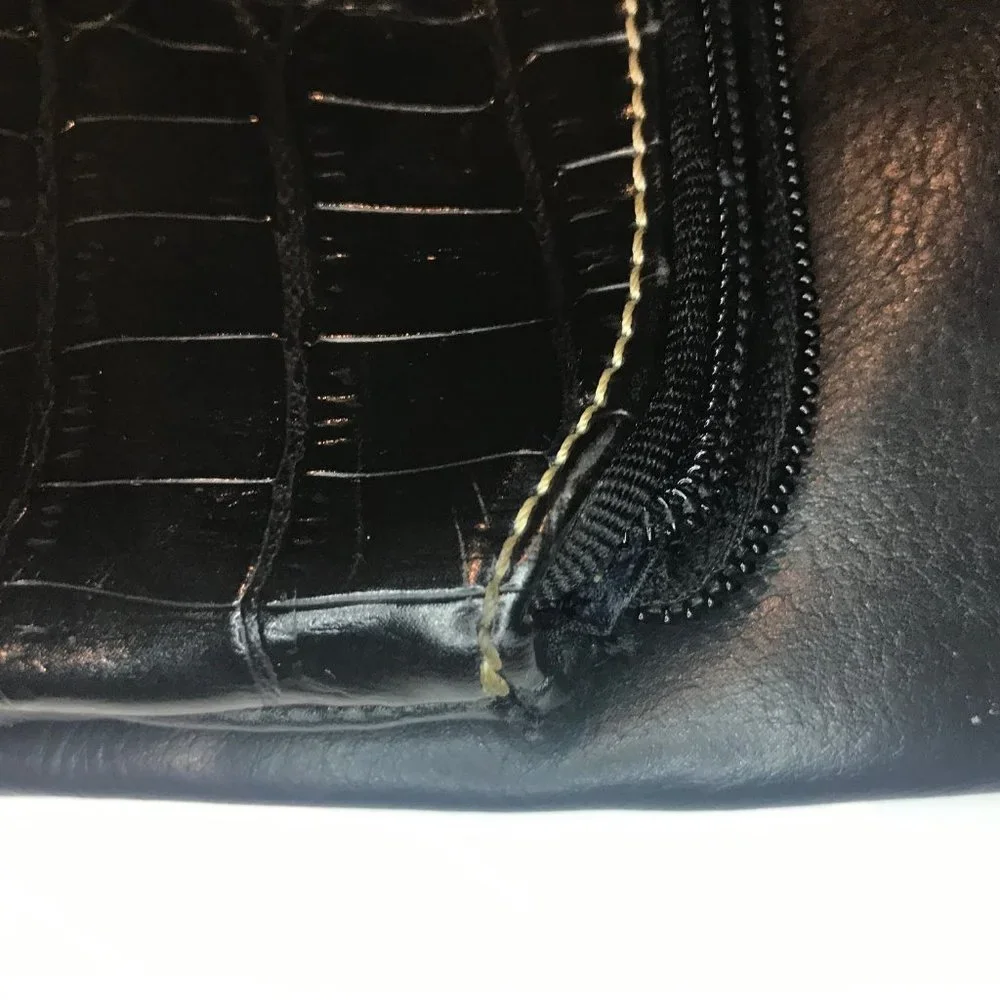 👜 Tommy Hilfiger Fold Over Wristlet Purse  black👜 - Picture 6 of 6